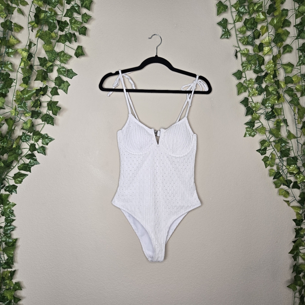 Ivory Textured Cut-out V Wired Push Up One Piece Swimsuit w/ Low Scoop Back - Picture 2 of 10